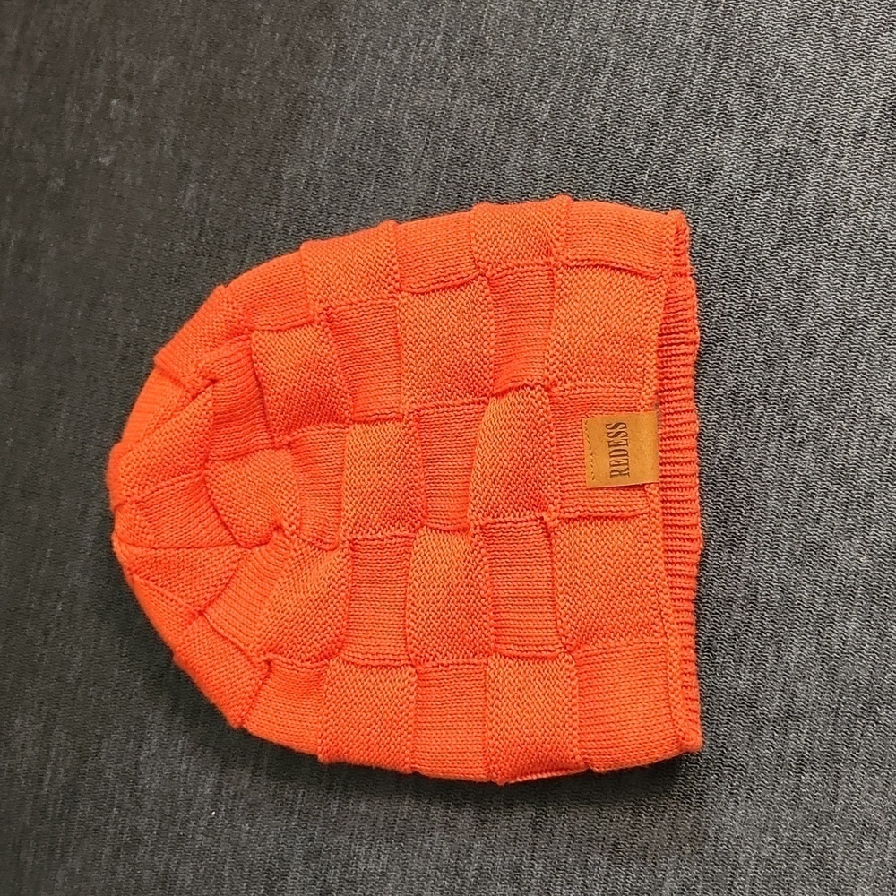 NWOT REDESS beanie hat unisex warm knit slouchy